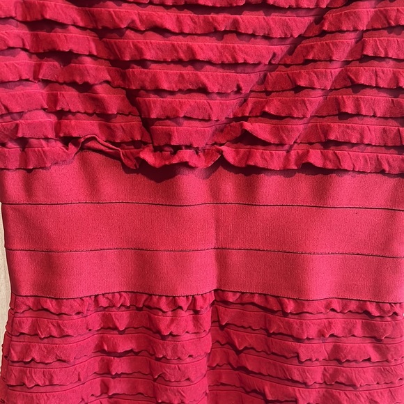 Beautiful ruby dress - Picture 3 of 5